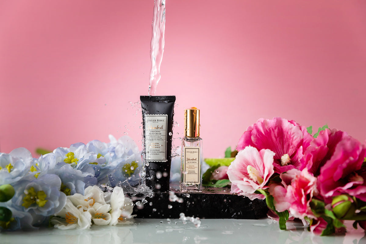 Atelier Rebul Istanbul Parfum und Handcreme im Atelier Hamam Shop mit floralen Duftnoten, eleganter Pflege und Beauty Produkten für ein luxuriöses Spa Gefühl zu Hause.
