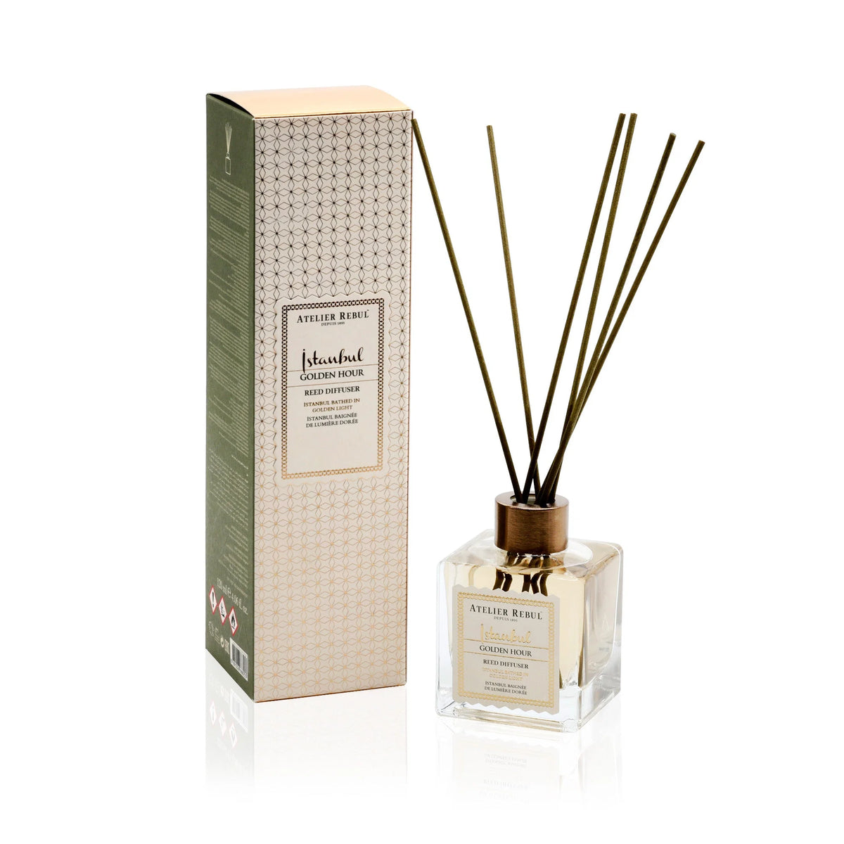 Atelier Rebul Istanbul Golden Hour Raumdiffusor 120 ml mit Duftstäbchen neben der gemusterten Verpackung vor weißem Hintergrund.