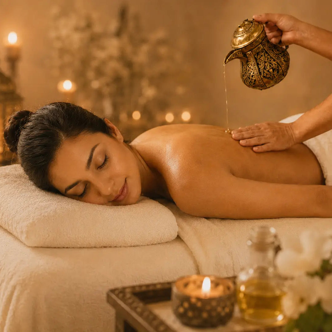 Eine Frau entspannt bei einer Ölmassage im Mathilden Hamam München, einem orientalischen Spa für Massage, Wellness und Relax Momente.