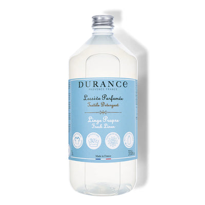 waschmittel frische waesche in durchsichtigem glas mit blauer aufschrift und silbernem drehverschluss. 1000 ml