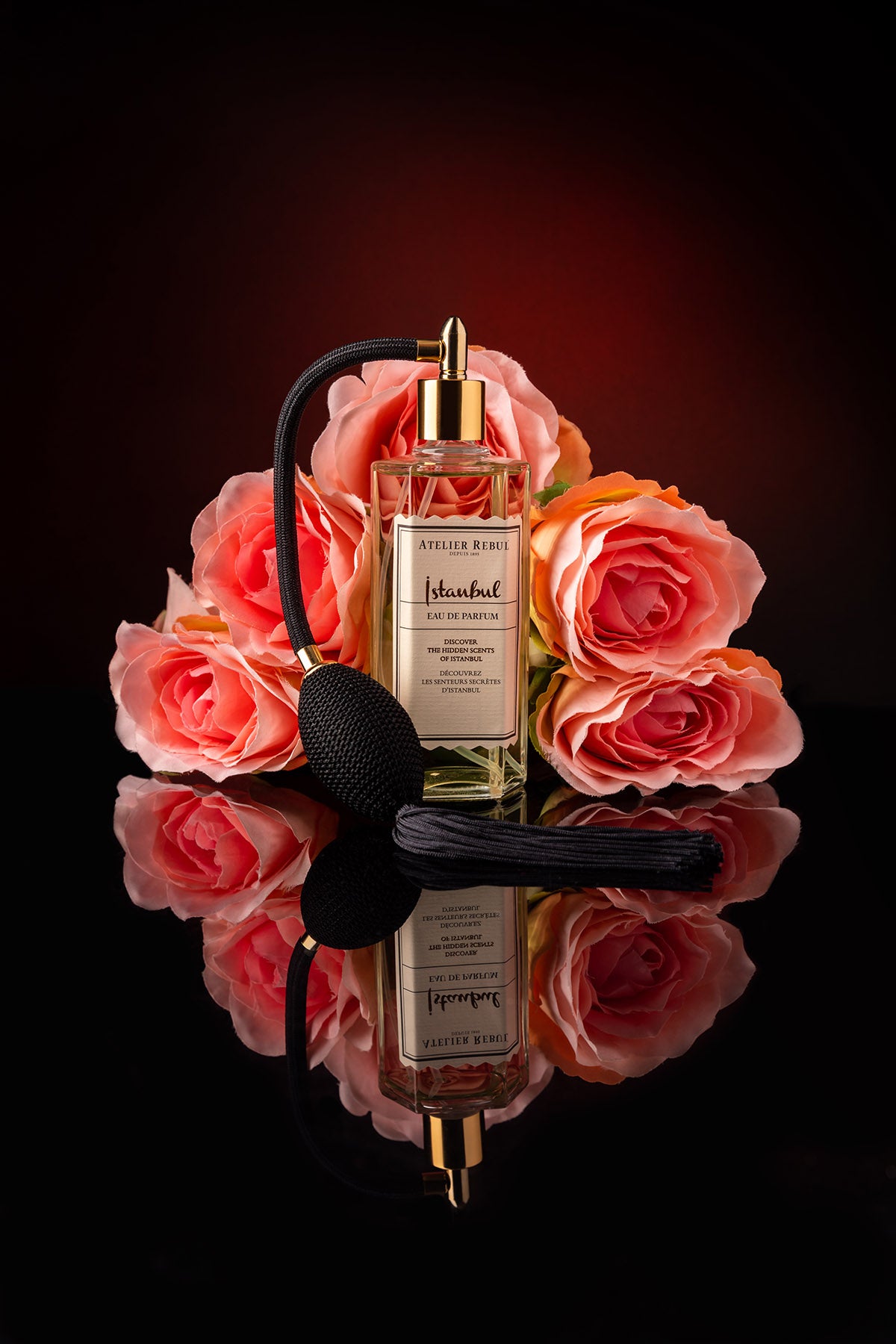 Atelier Rebul Istanbul Eau de Parfum im Atelier Hamam Shop mit Rosen, edlem Zerstäuber und luxuriösem Duft für orientalische Beauty Momente.