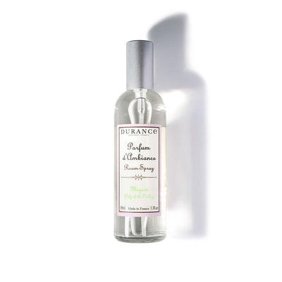 durance raumspray maigloeckchen auf weisser unterlage liegend. mit silbernem abnehmbaren deckel.